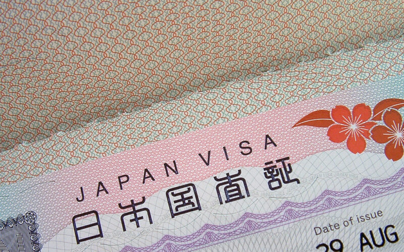 So sánh visa vĩnh trú và nhập quốc tịch Nhật Bản